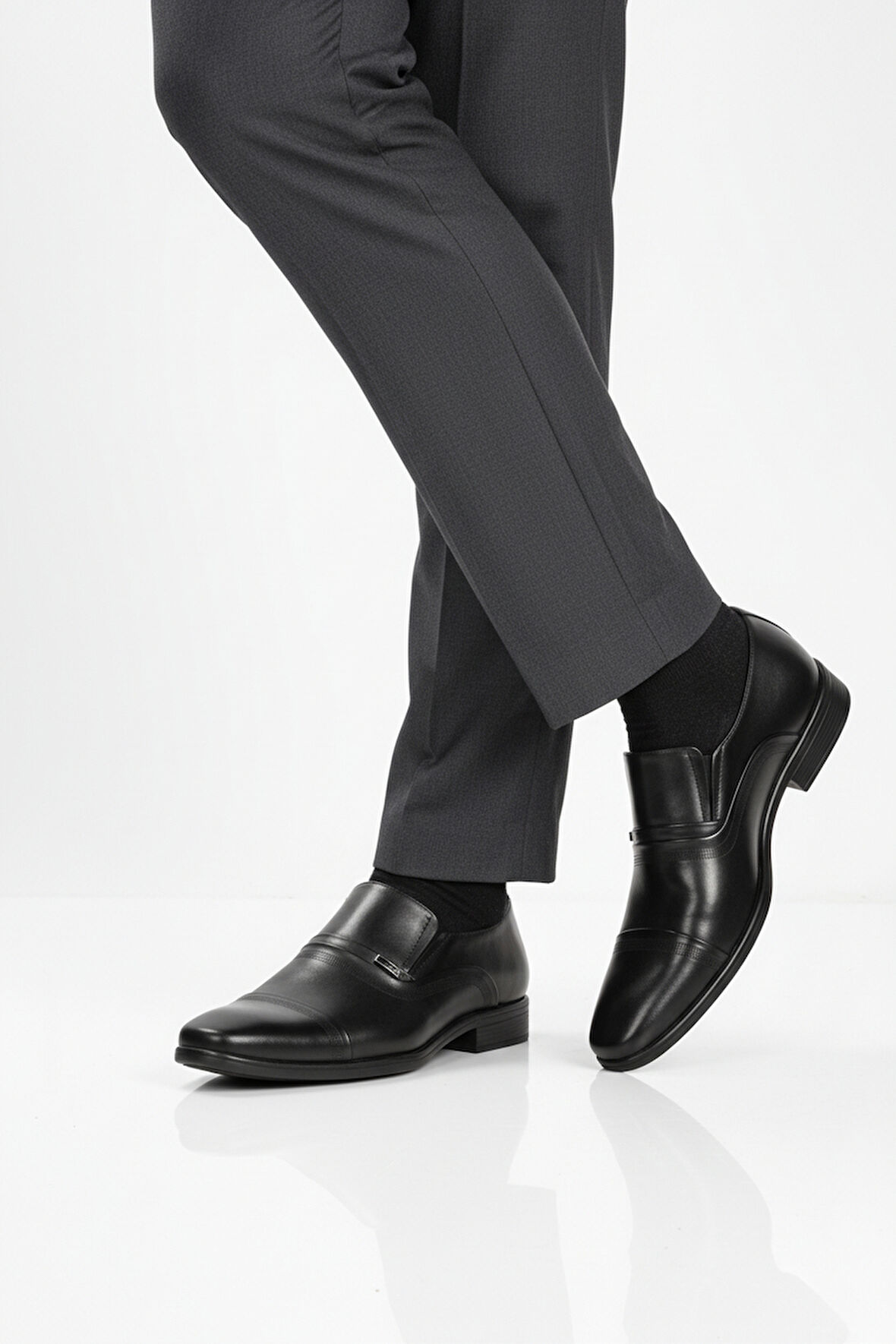 Siyah Hakiki Deri Kaymaz Taban Erkek Klasik Ayakkabı 974 M