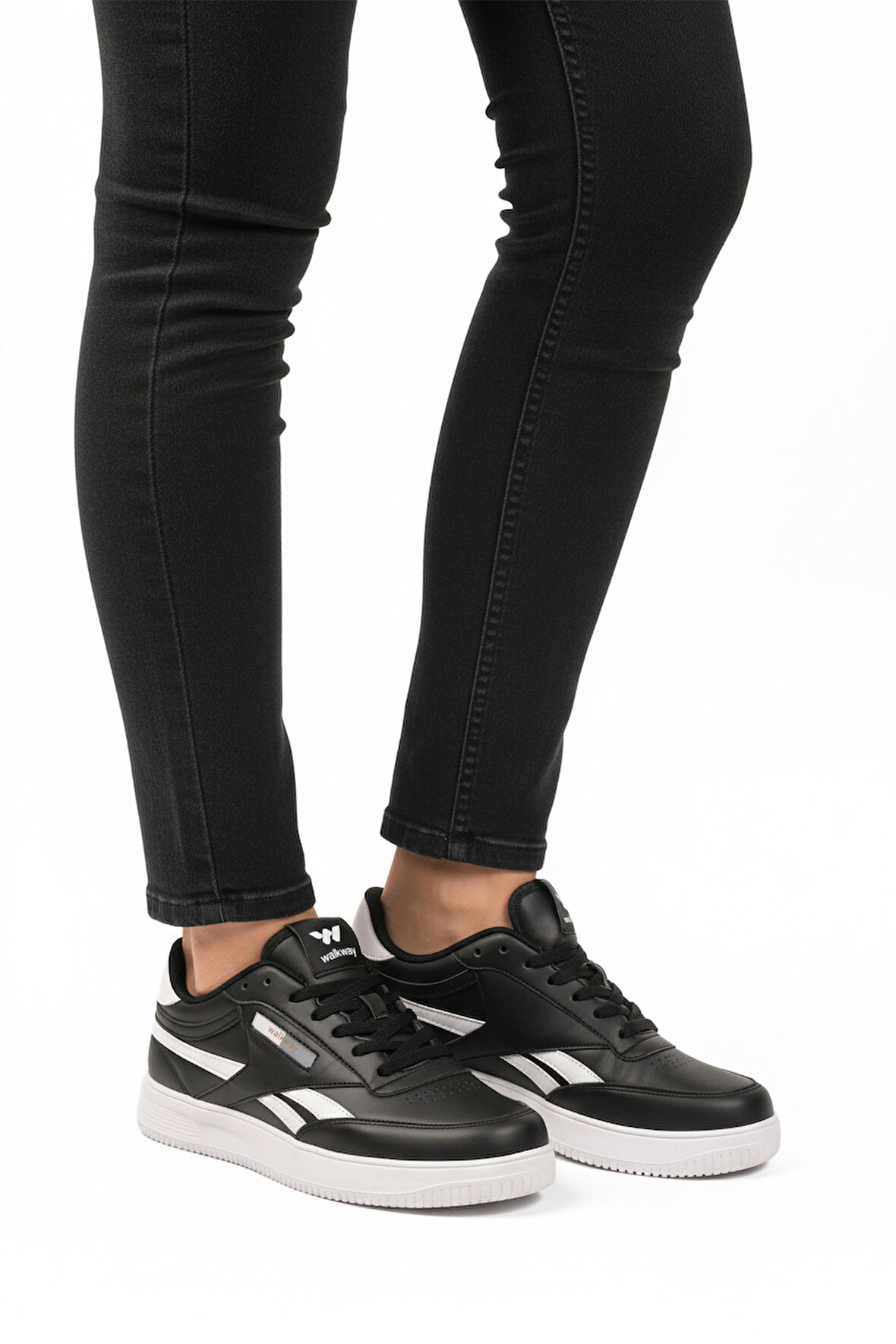 Siyah Beyaz Bağcıklı Hafif Cilt Unisex Spor Ayakkabı Marlow G