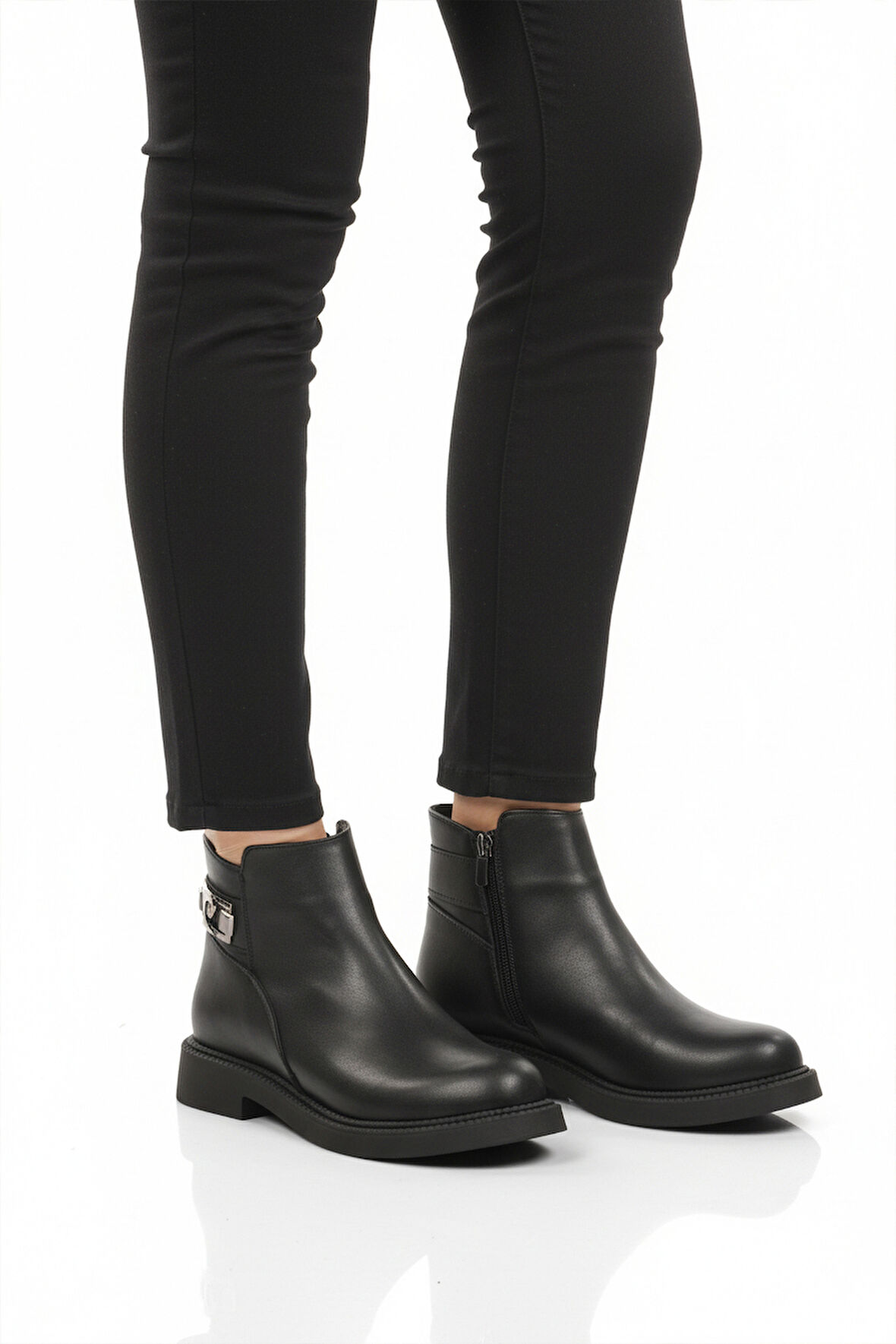 Siyah İçi Kürklü Kaymaz Taban Soğuğa Dirençli Kadın Bot PC-55161 Z