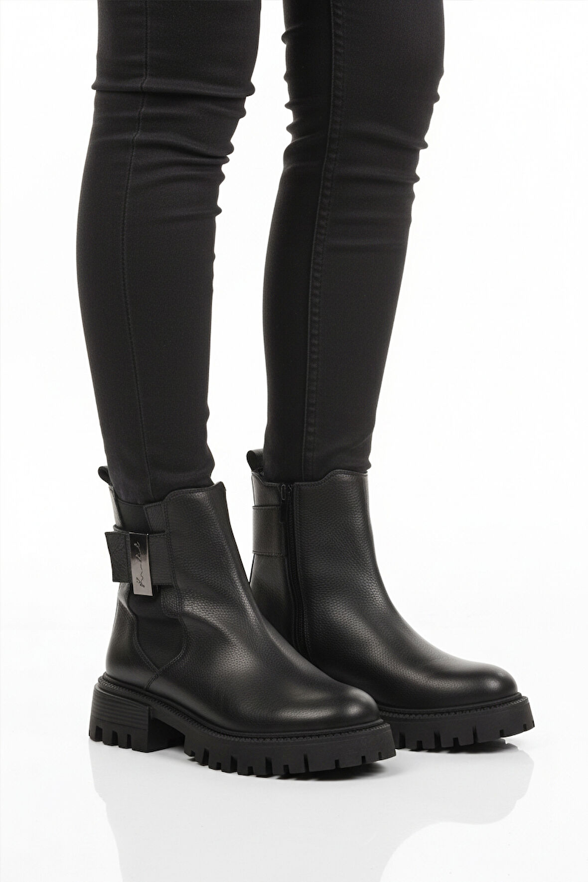 Siyah Hakiki Deri İçi Polarlı Kaymaz Kadın Bot 23783-1 Z