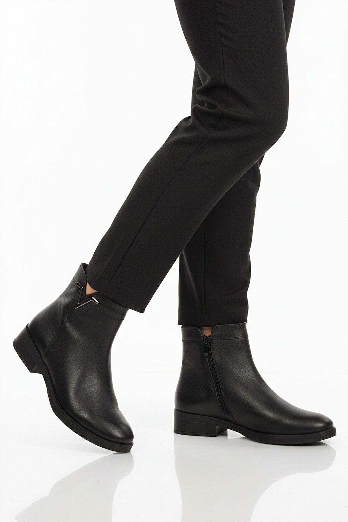 Siyah Hakiki Deri İçi Polarlı Kaymaz Kadın Bot 21893-1 Z