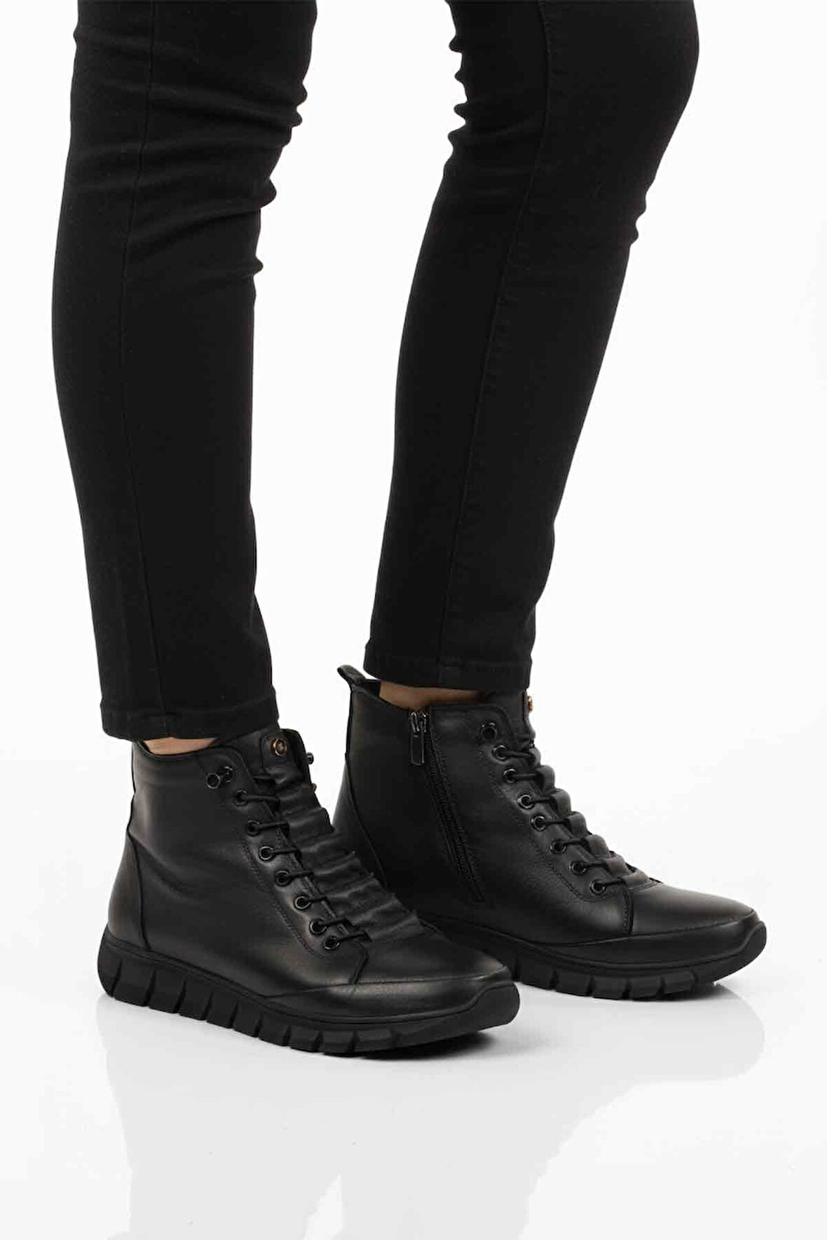 Siyah Hakiki Deri İçi Polarlı Kaymaz Fermuarlı Kadın Bot 3910 Z