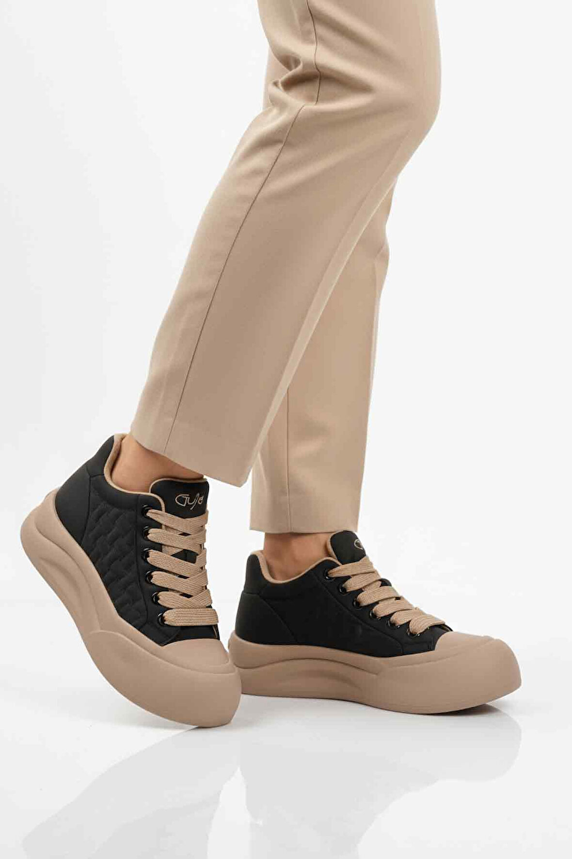 Siyah Bağcıklı Kaymaz Taban Kadın Sneaker Bot 25K426-1 Z