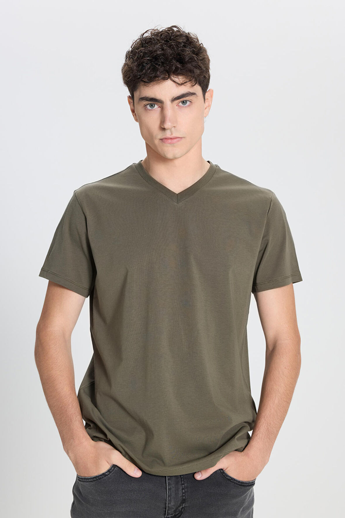 Erkek Haki Slim Fit Dar Kesim %100 Pamuk V Yaka Kısa Kollu Tişört