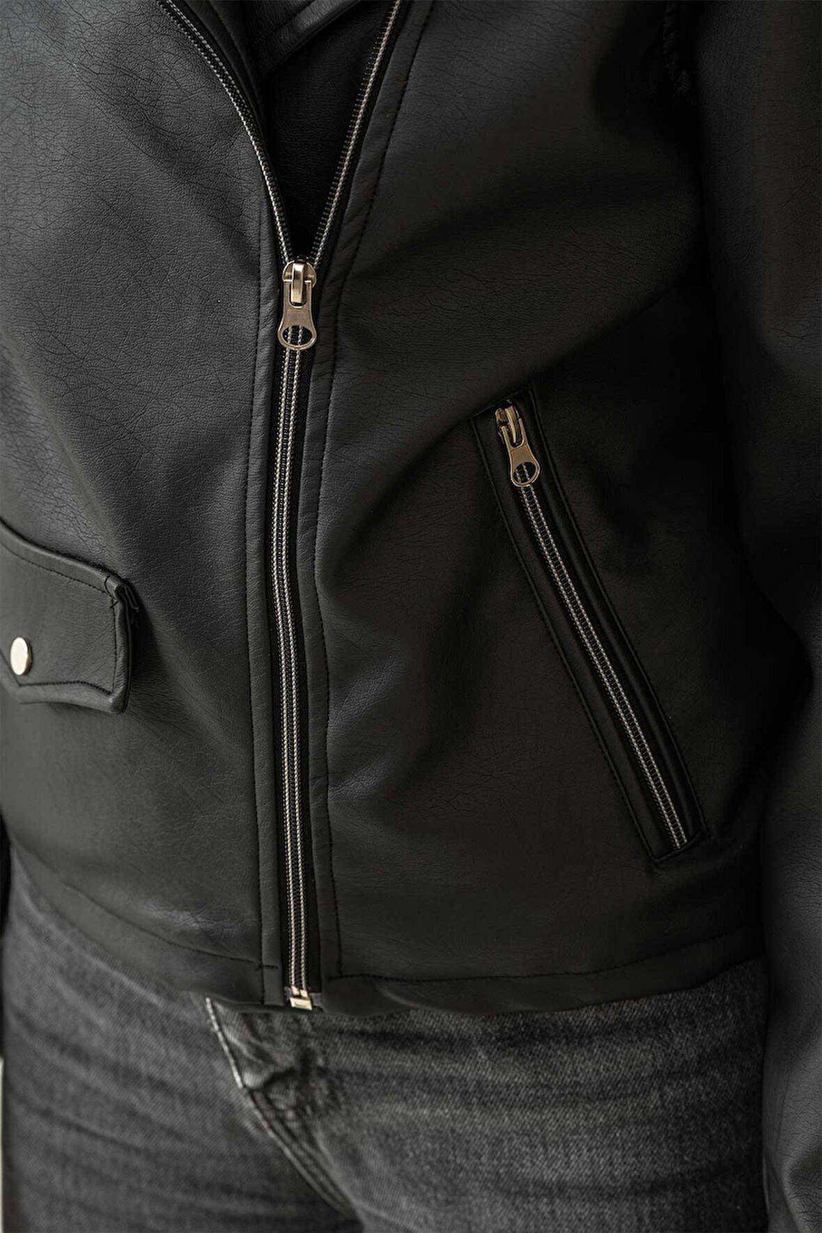 Çift Cepli Astarlı Fermuarlı Kadın Deri Ceket