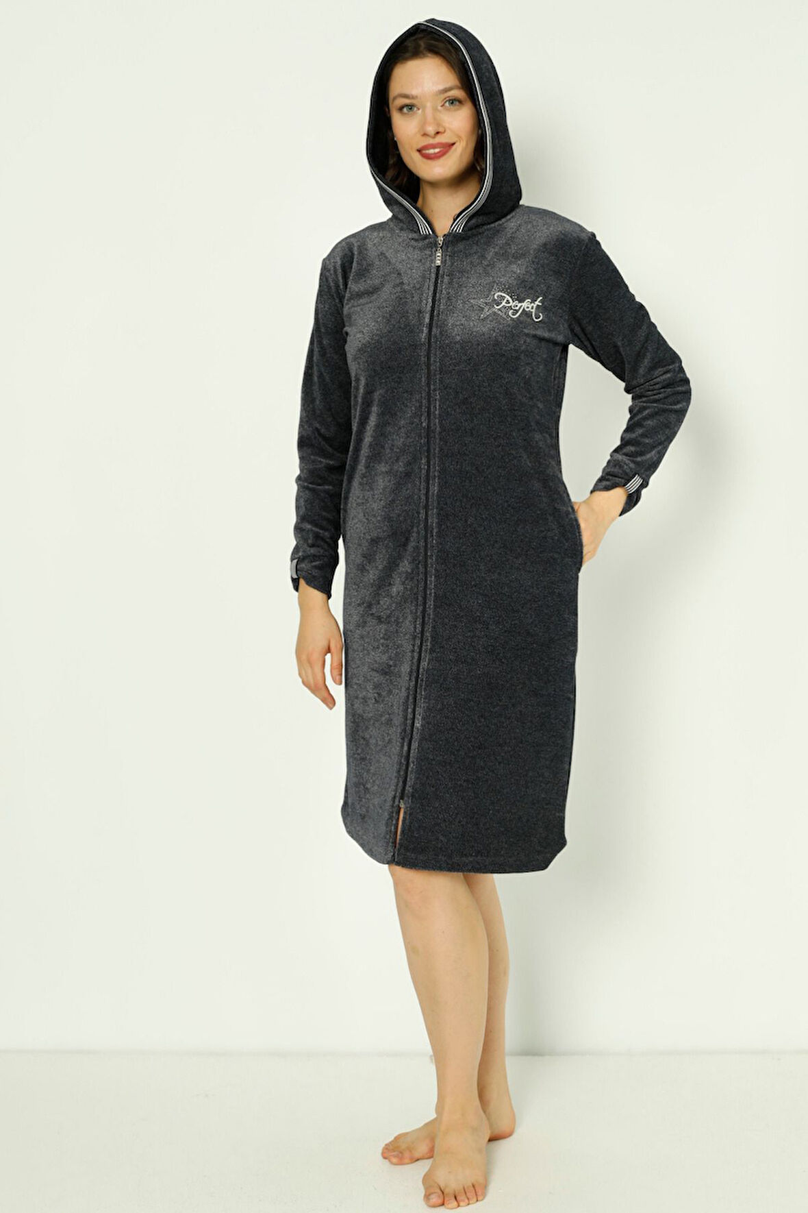 Lacivert Kapüşonlu Fermuarlı Nakışlı Taş Detaylı Kadın Pamuklu Kadife Elbise