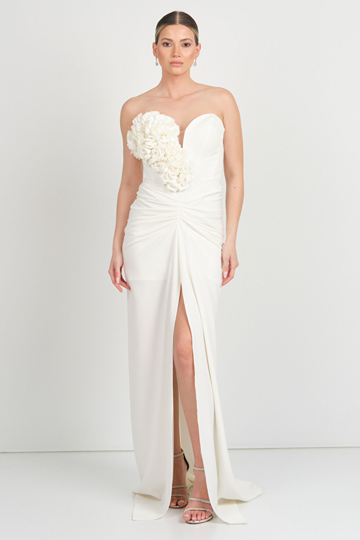 Renk Kadın Kalp Yaka Önden Derin Yurtmaçlı Uzun Abiye Elbise 5262 Krem