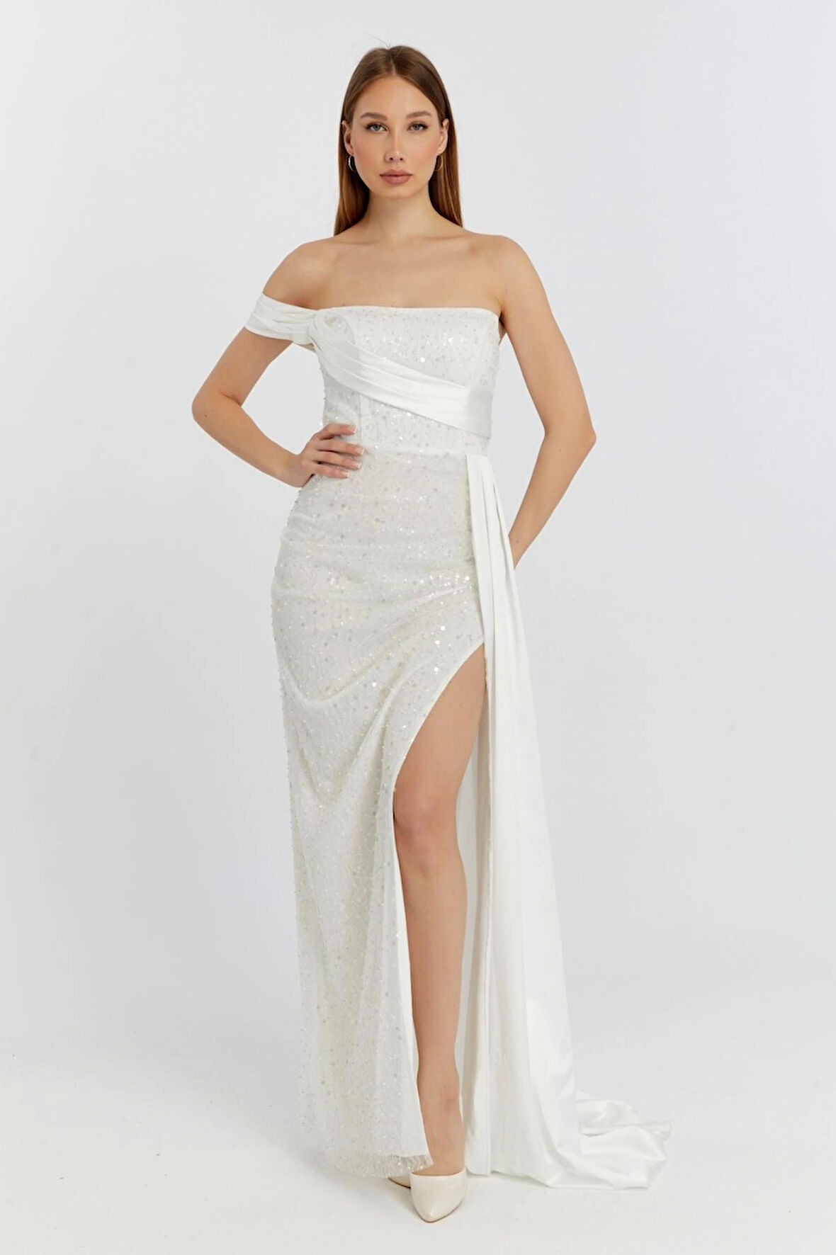 Abiye ve Mezuniyet Elbise Kuyruk Detaylı Drapeli İnci Boncuklu Kadın Abiye Elbise