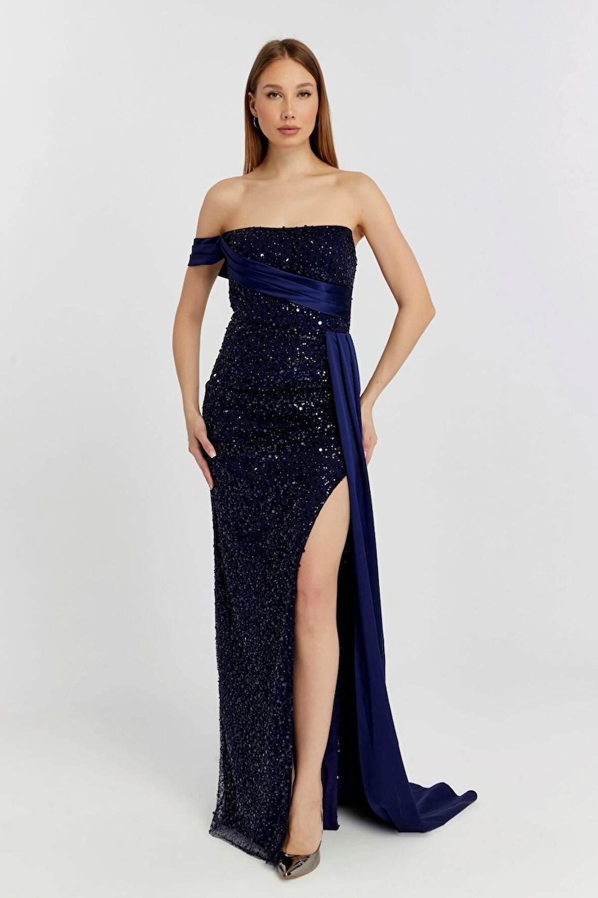 Abiye ve Mezuniyet Elbise Kuyruk Detaylı Drapeli İnci Boncuklu Kadın Abiye Elbise