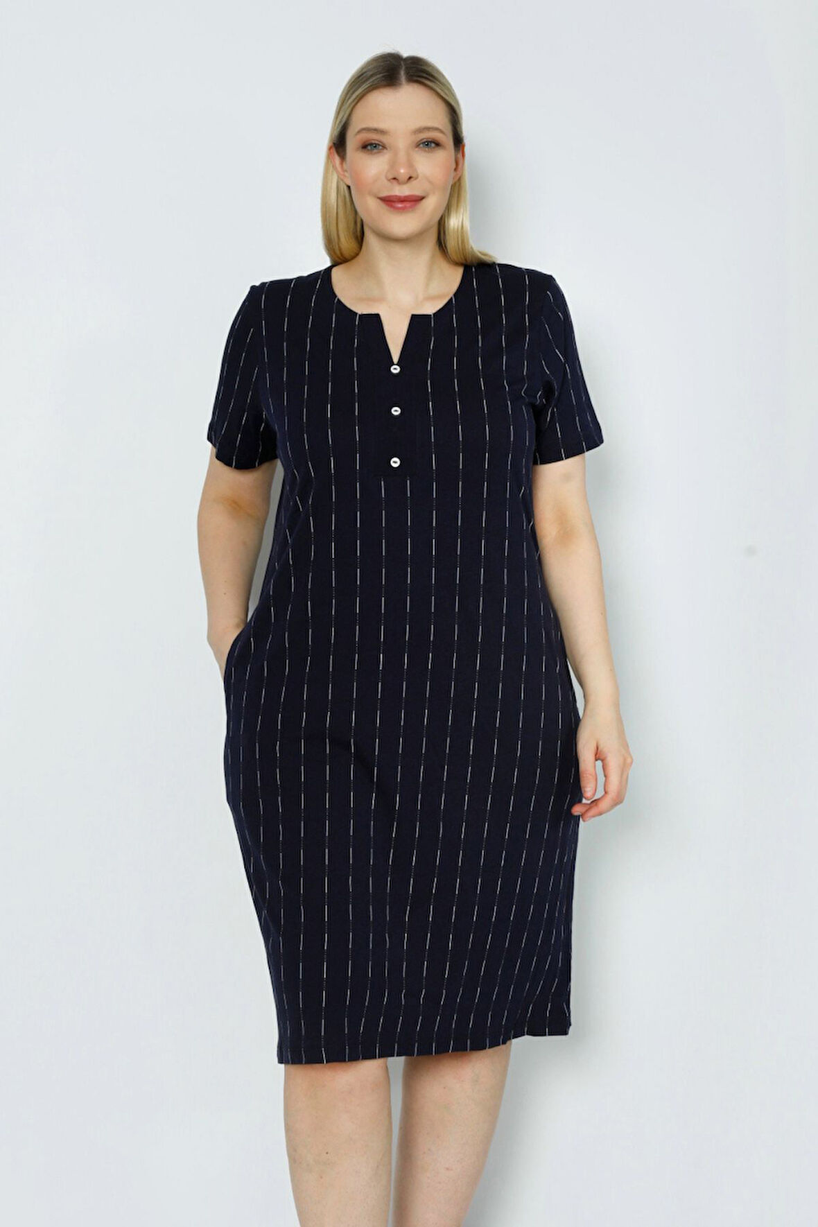 Kadın Kısa Kollu Çizgi Desenli Düğmeli Büyük Beden Pamuklu Elbise
