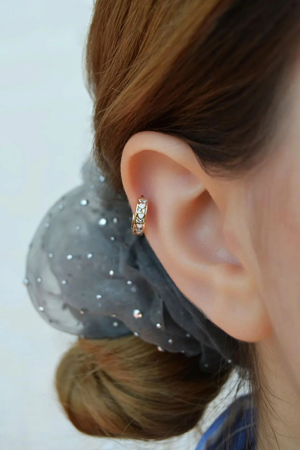 Zirkon Taş Detaylı Sıralı Beyaz Kalpli Helix Küpesi Kıkırdak Lob Tek Adet