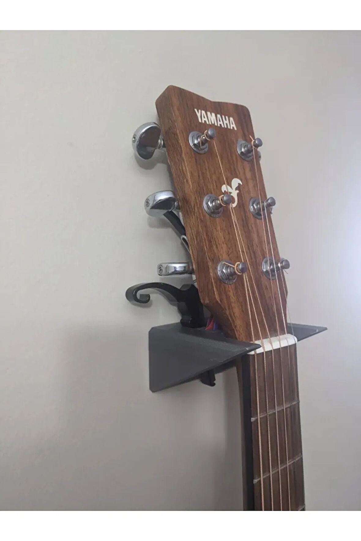 Gitar Tutucu Duvar Askısı – Dekoratif ve Fonksiyonel Çözüm