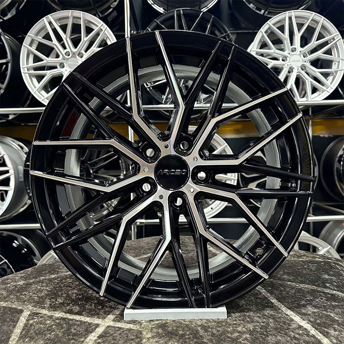 18 inç 5x114.3 ARCEO VALENCİA BLACK DİAMOND Jant Modeli