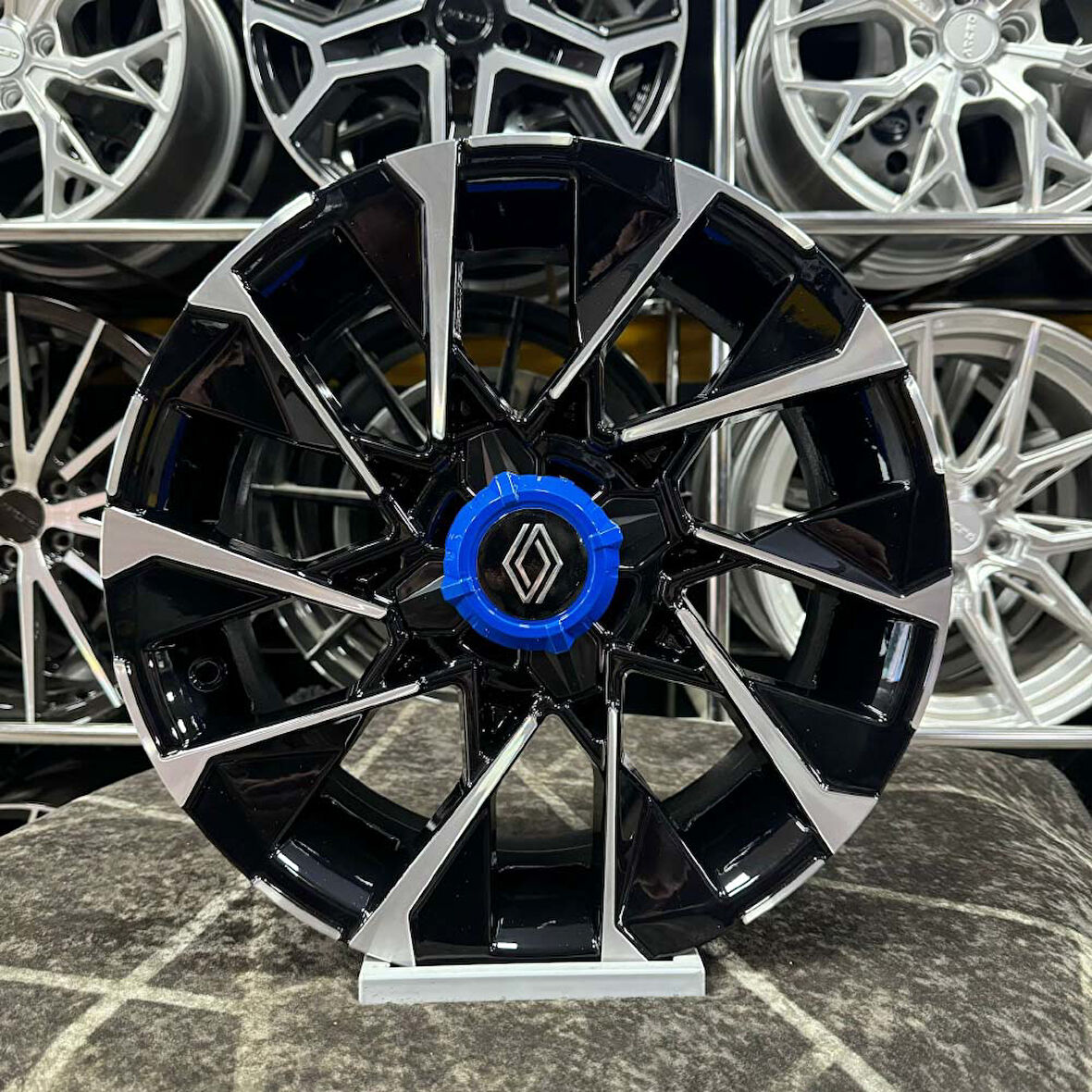 16 inç 4x100 CLİO 6 TECHNO ESPRİT ALPİNE Siyah Elmas Kesim Jant Modeli Renault