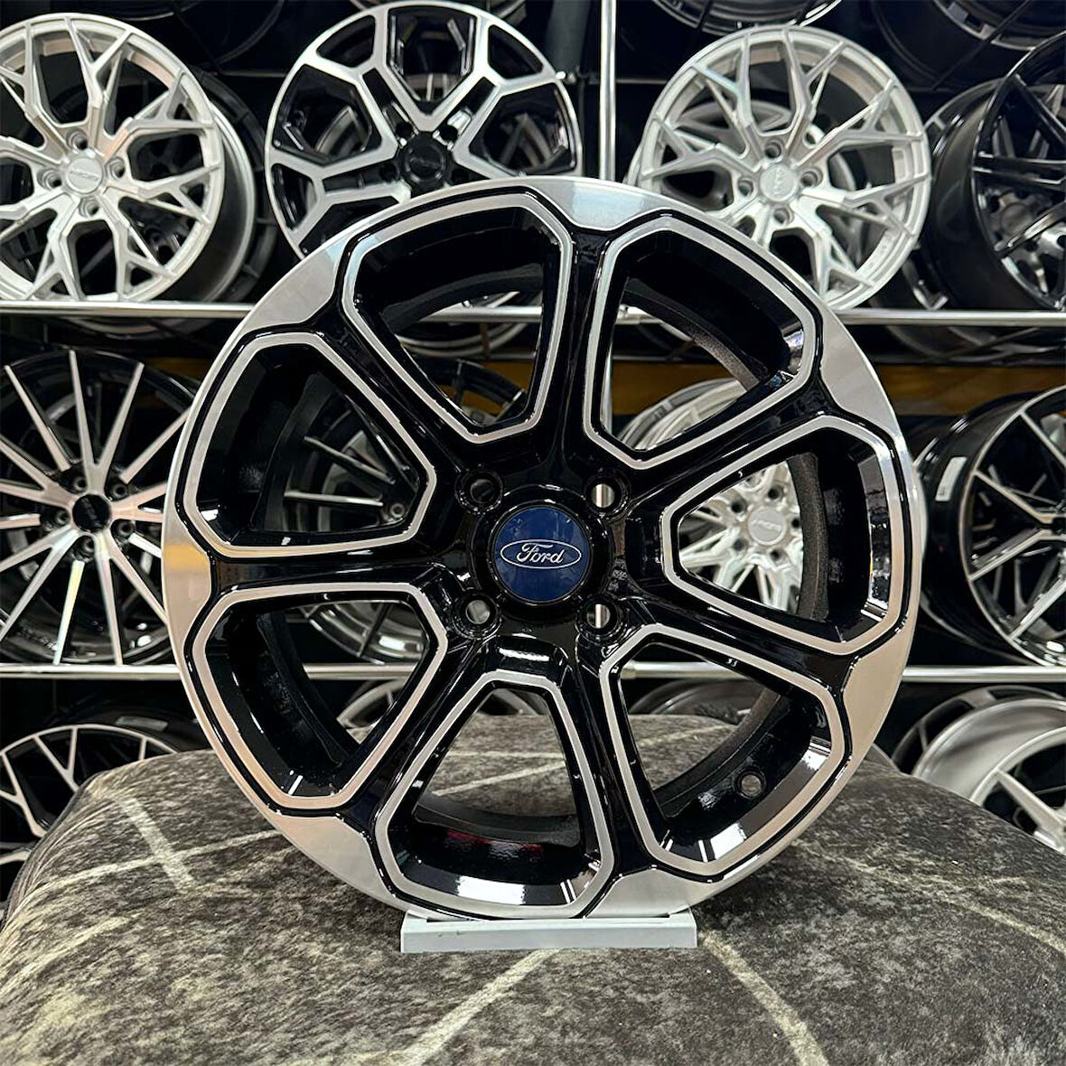 16 inç 4x108 COİRİER Siyah Elmas Kesim Jant Modeli Ford