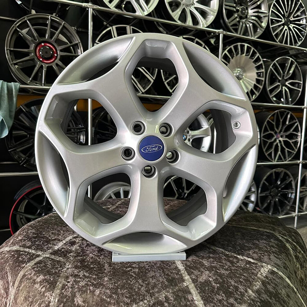 18 inç 5x108 FORD ST LİNE Jant Modeli Ford