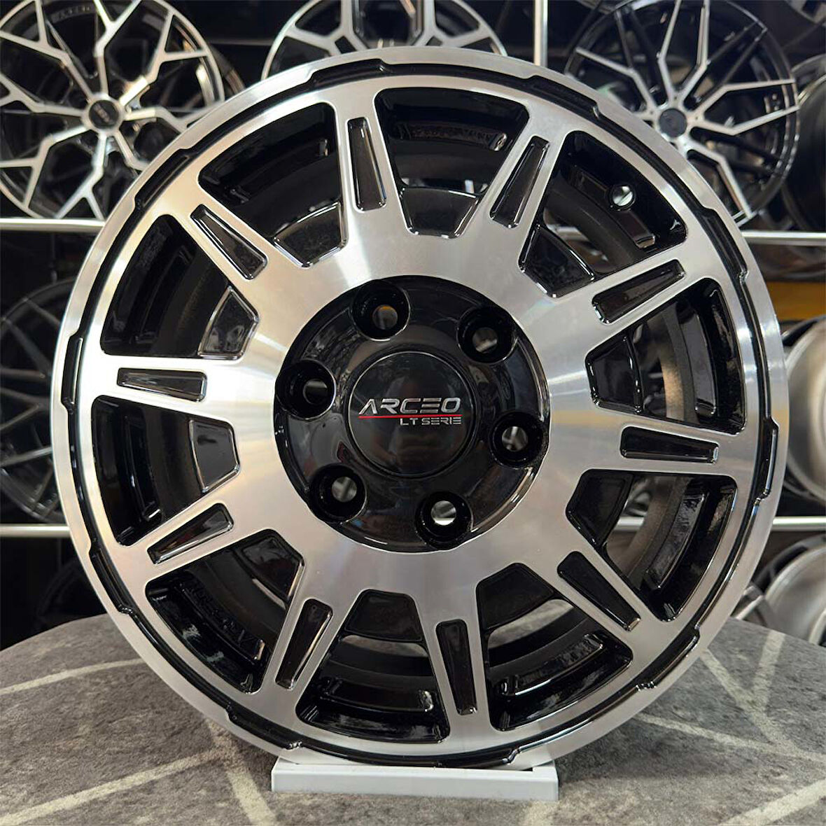 16 inç 6x130 ARCEO LT CRAFTER SPRİNTER UYUMLU Siyah Elmas Kesim Jant Modeli Mercedes Volkswagen