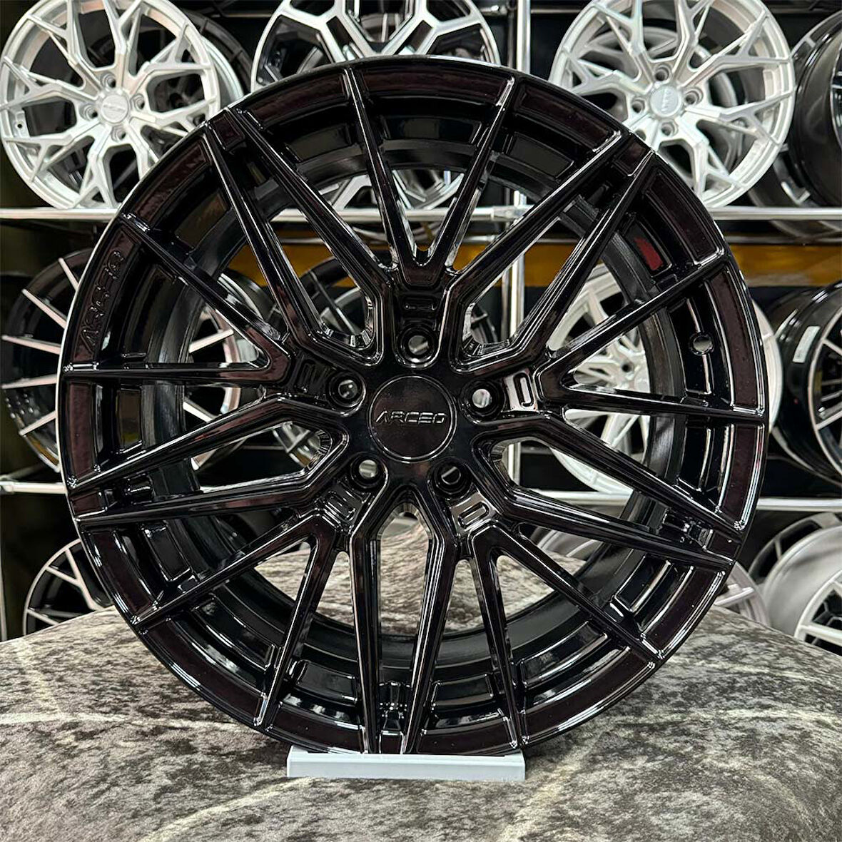 18 inç 5x108 ARCEO SEVİLLA FOCUS MONDEO Siyah Jant Modeli Ford