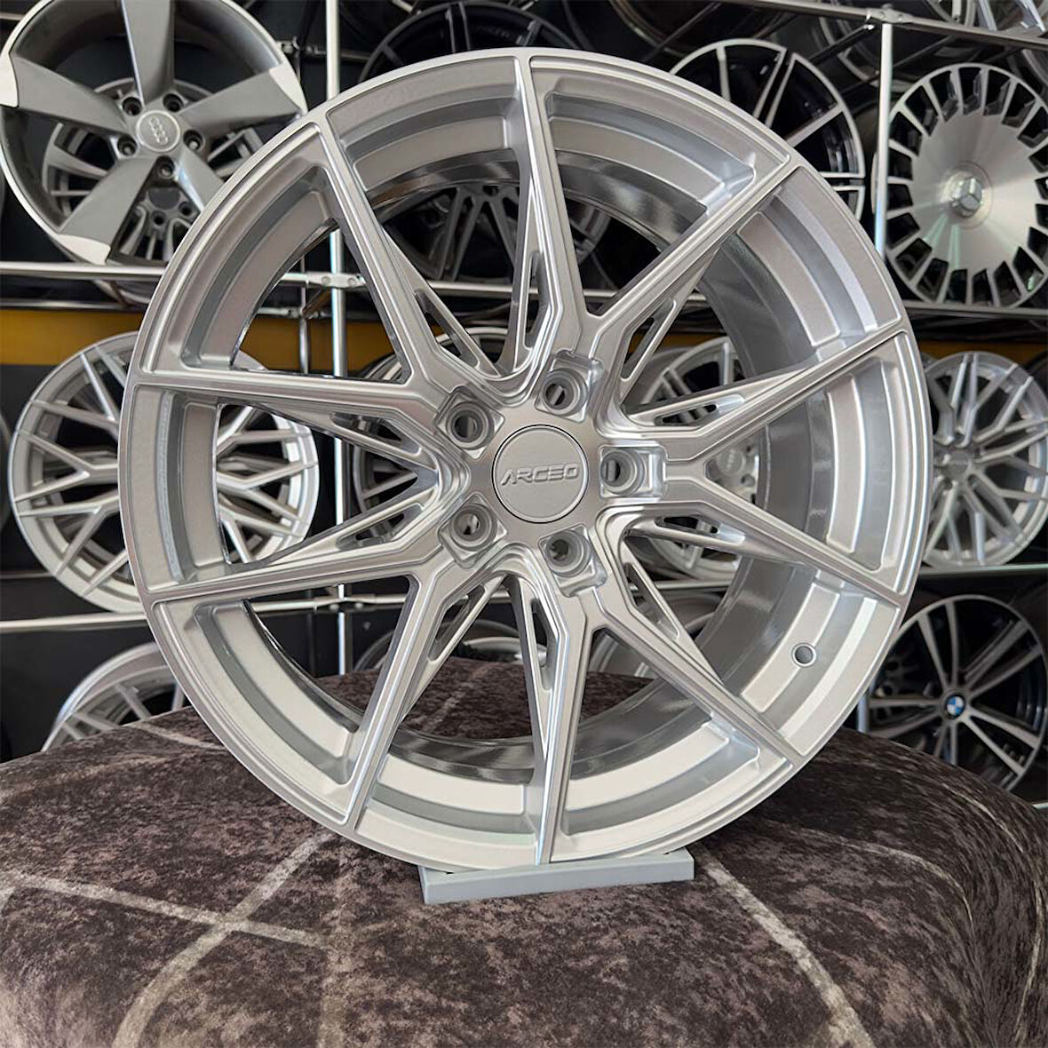 20 inç 5x108 ARCEO MARSEİLLE TİGGO 7 - 8 OMODA UYUMLU Gümüş Jant Modeli Chery Volvo