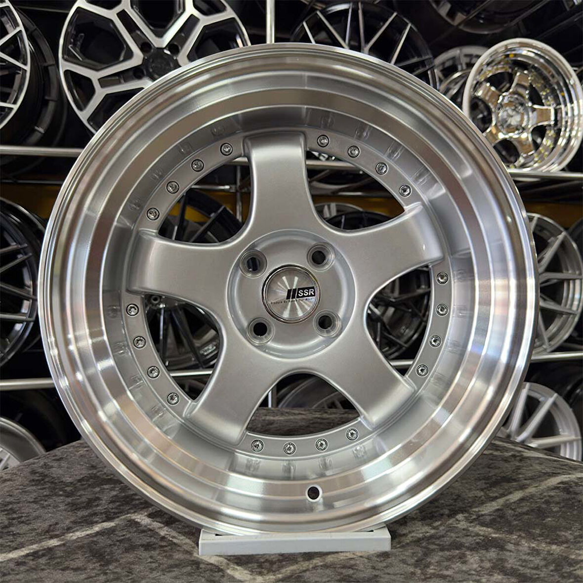 16 inç 4x100 SSR 9-10 OFSET Gümüş Jant Modeli