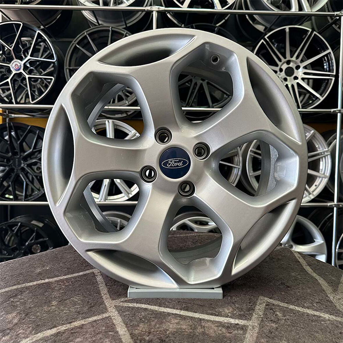 17 inç 4x108 FORD ST JANT FİESTA UYUMLU Jant Modeli Ford