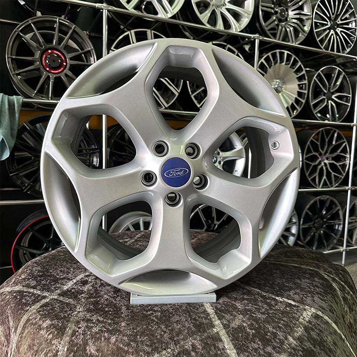 16 inç 5x108 FORD ST MONDEO FOCUS UYUMLU Gümüş Jant Modeli Ford