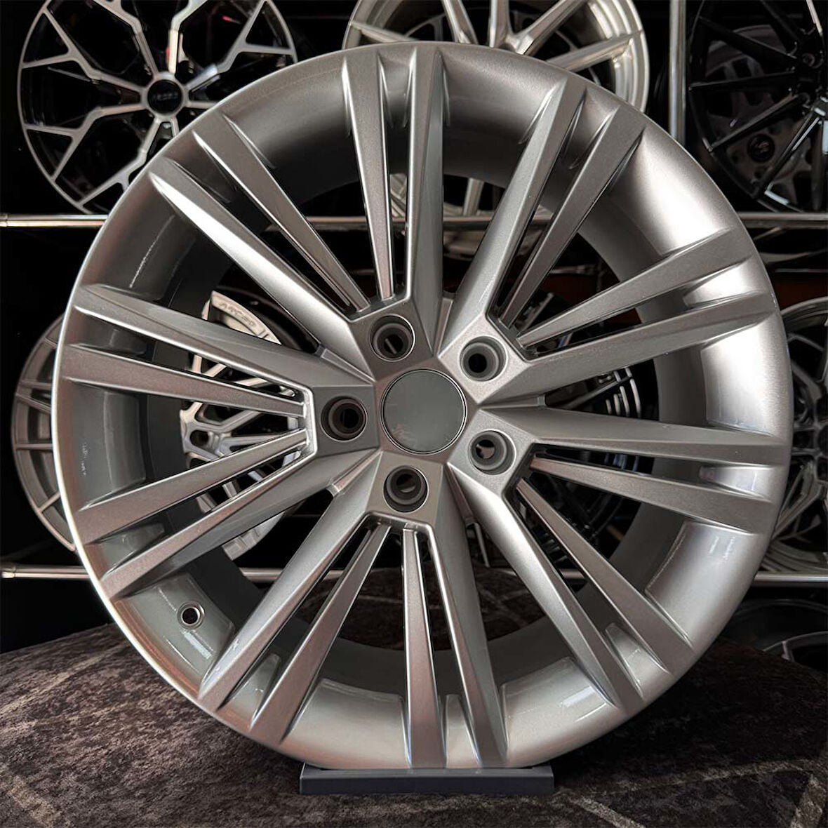 18 inç 5x112 OCTAVİA SUPERB UYUMLU Gümüş Jant Modeli Skoda