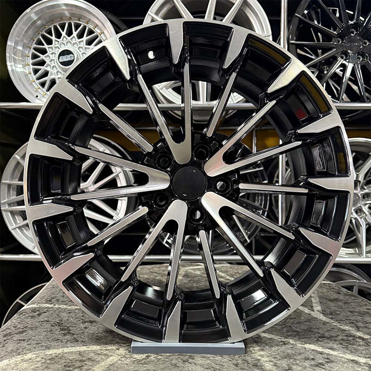 18 inç 5x112 AUDİ VW UYUMLU Siyah Elmas Kesim Jant Modeli Audi Volkswagen