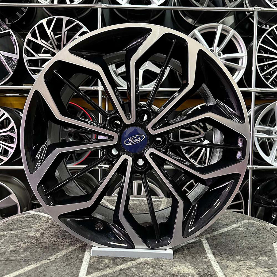 17 inç 5x108 FOCUS MONDEO UYUMLU Siyah Elmas Kesim Jant Modeli Ford