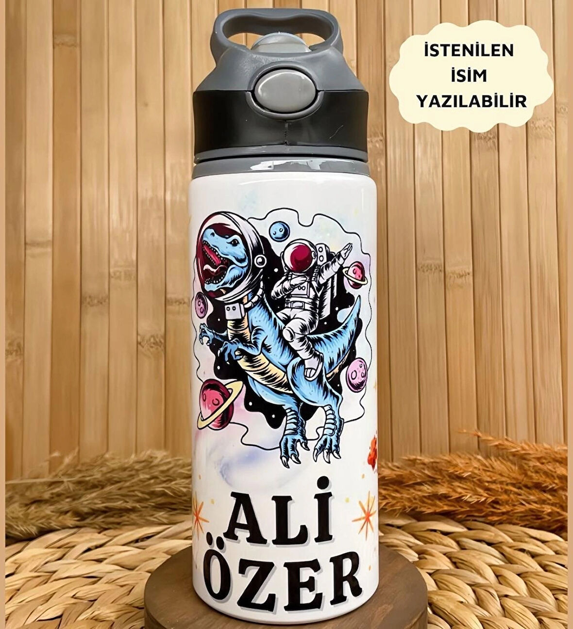 Kişiye Özel İsimli Erkek Çocuk Astronot Uzay Dinozor Temalı Pipetli Suluk Matara 650 ml