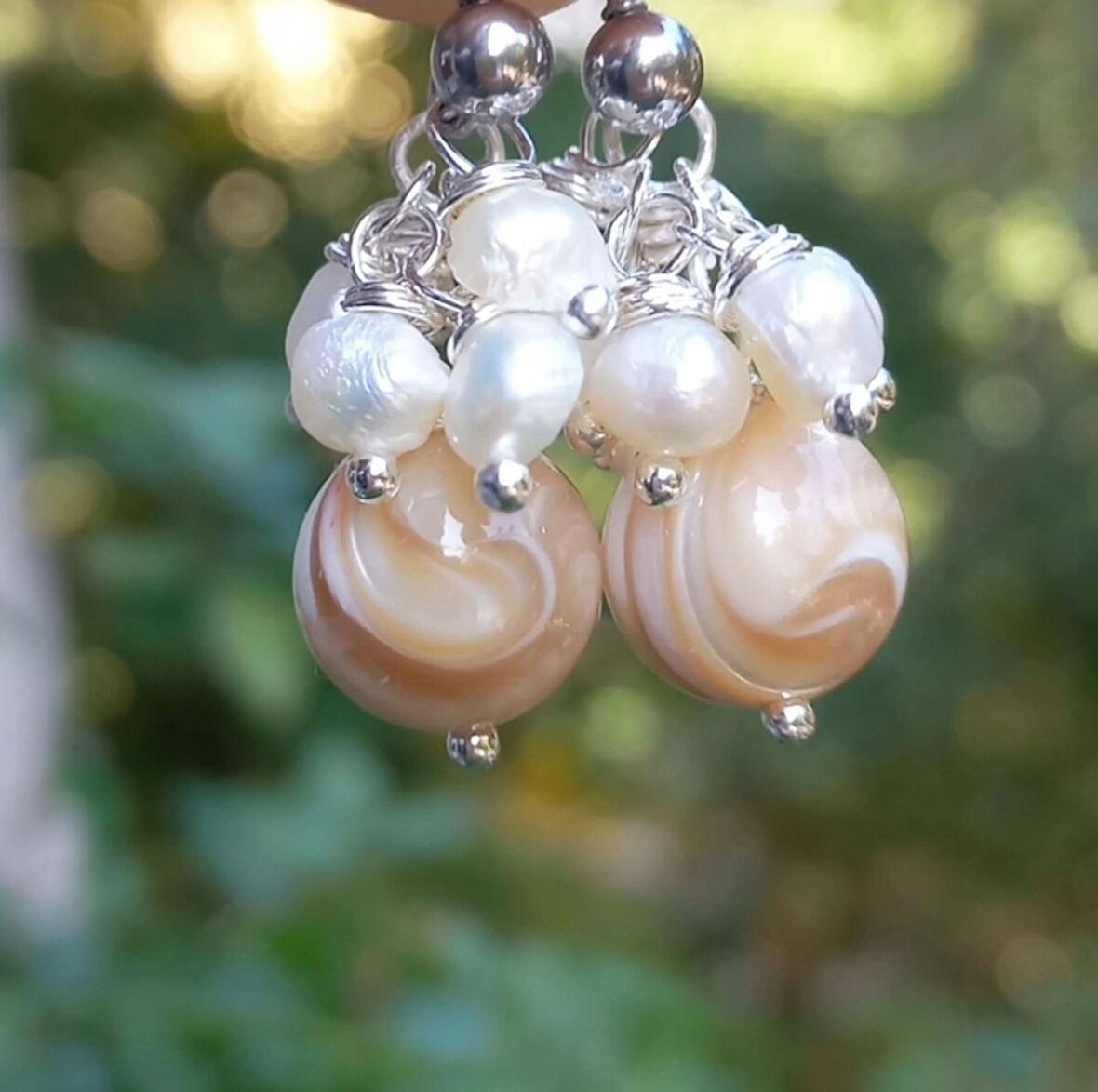  2472 Sedef doğal İnci çelik aparatlı el yapımı küpe