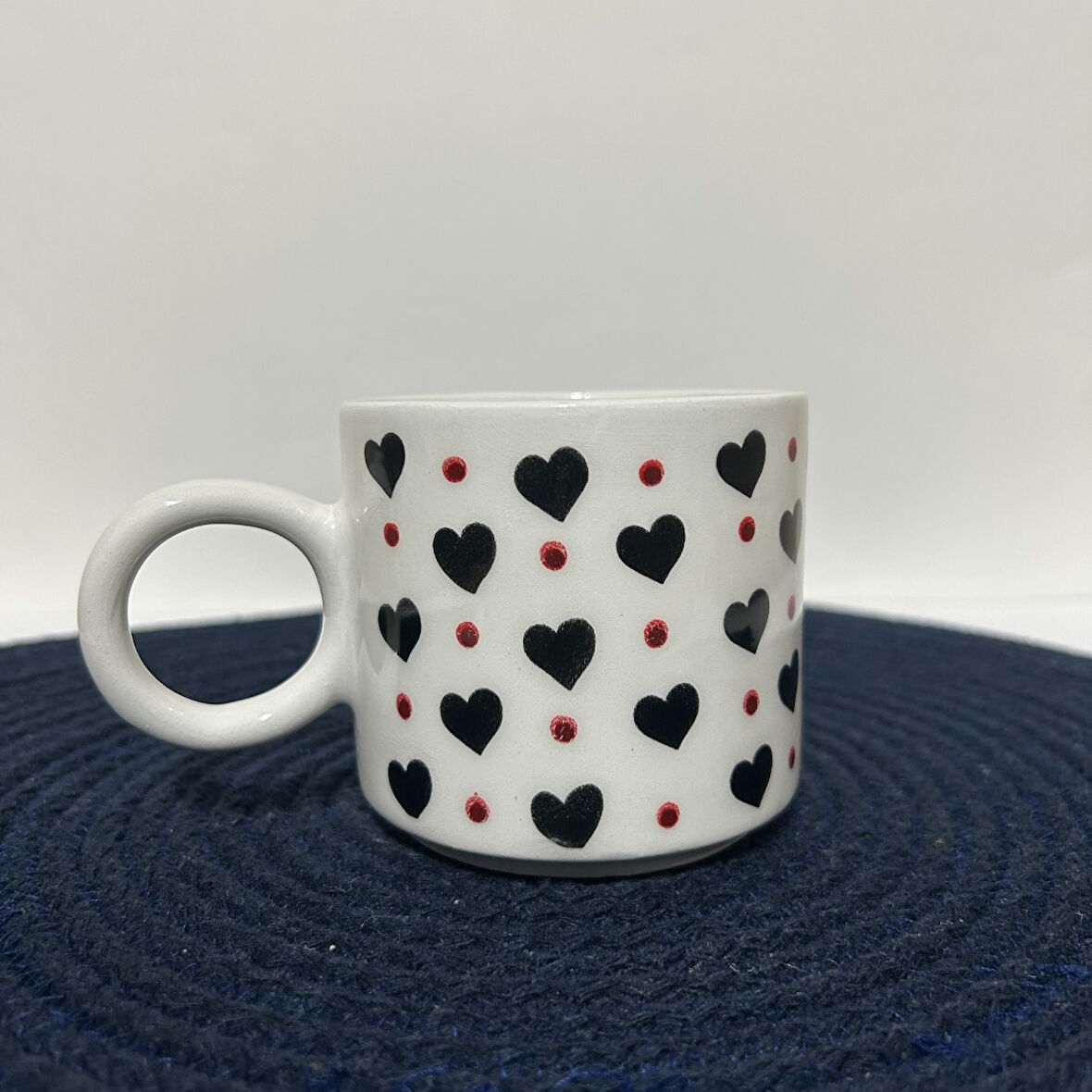 SİYAH KALPLİ BASKI KUPA 