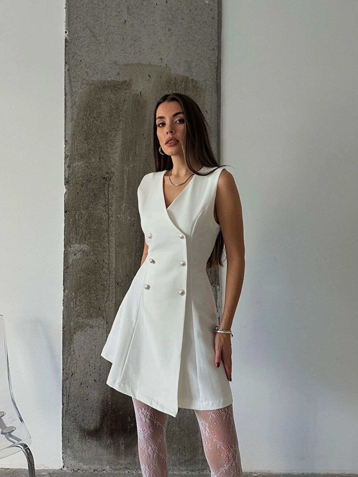 Beyaz - Kruvaze Yaka Düğmeli Elbise