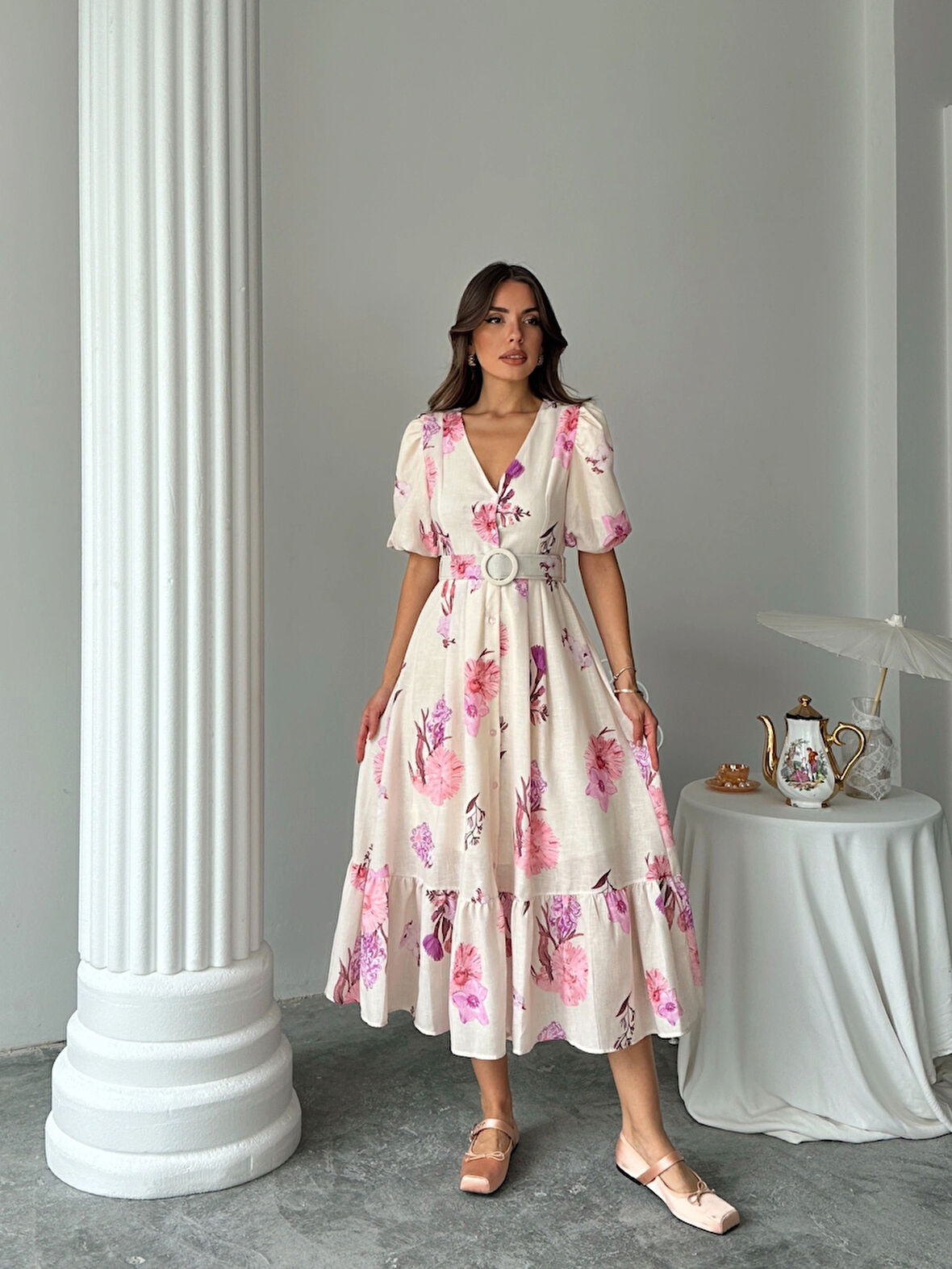 Pembe - Çiçek Desenli Balon Kol V Yaka Midi Elbise