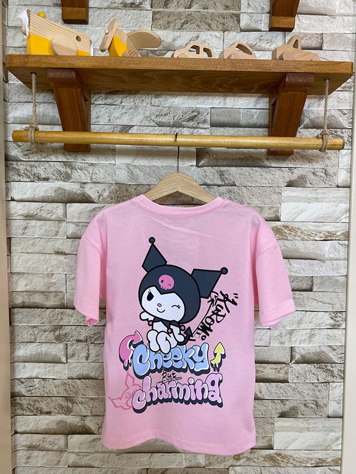 AYSBEBE KUROMİ CHEEKY BASKILI FIRÇALI KUMAŞ KIZ ÇOCUK TİŞÖRT