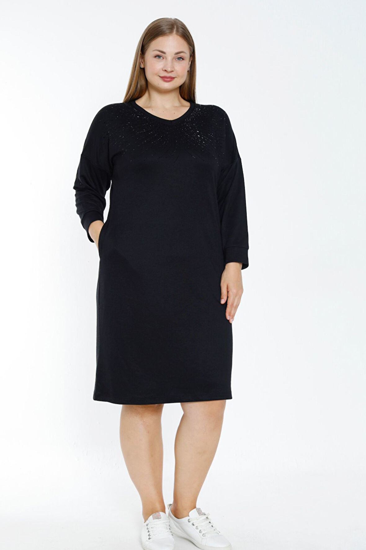 Siyah Uzun Kollu Taş Detaylı Pamuklu Büyük Beden Elbise