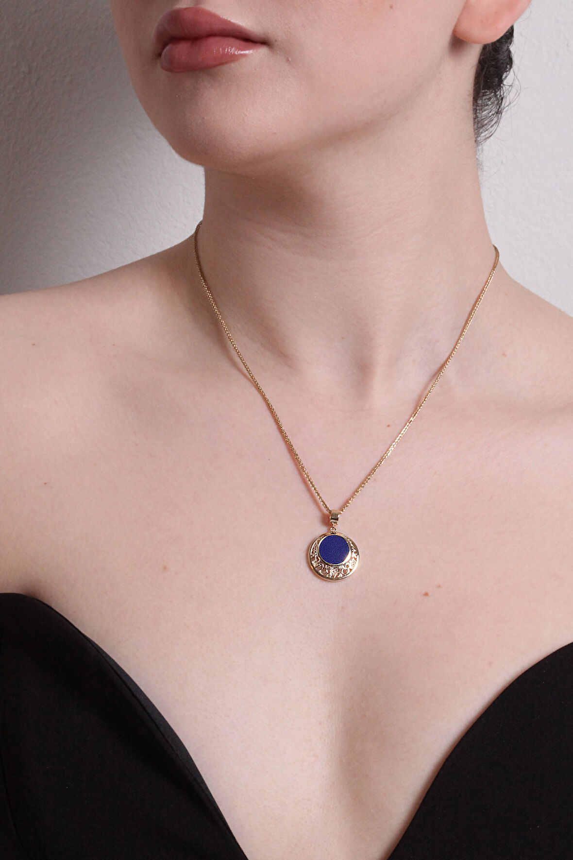 Lacivert Mineli Altın Yuvarlak Kolye