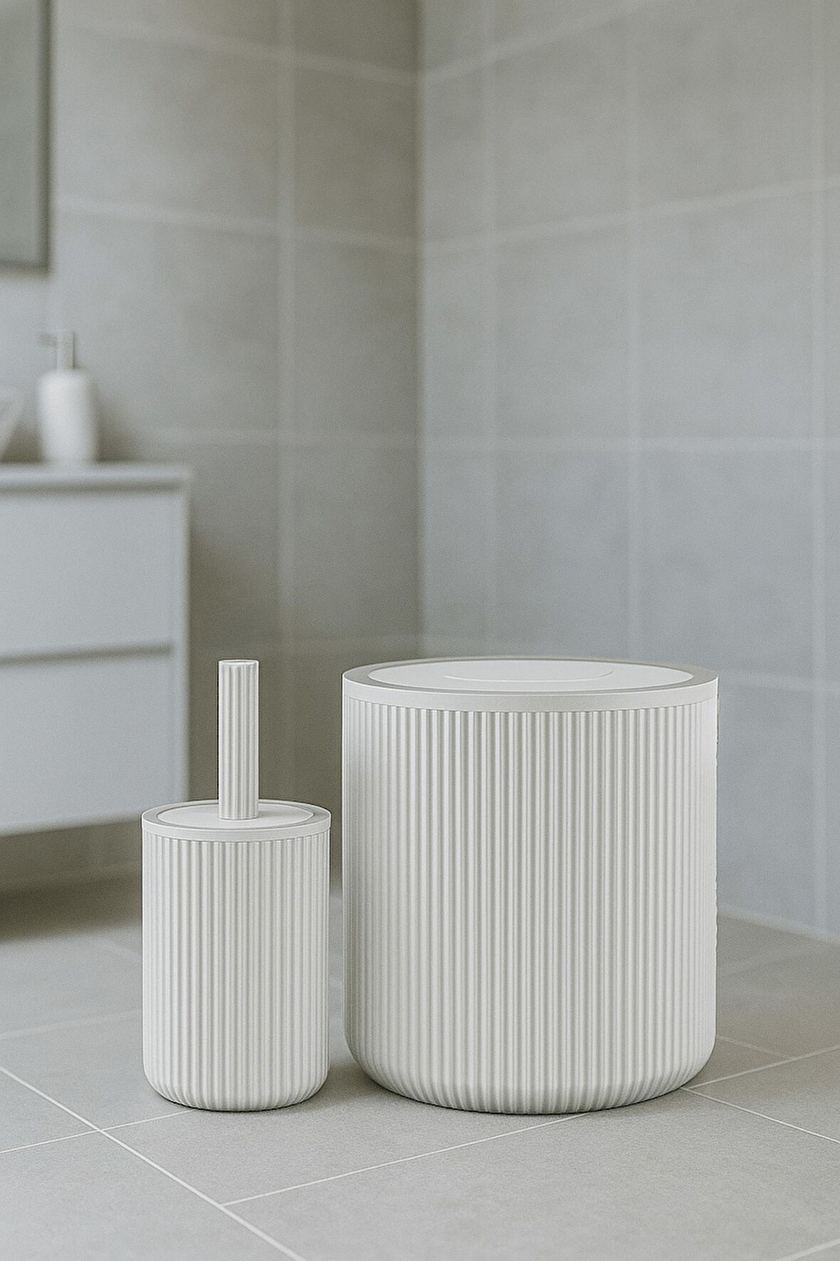 Lines Serisi Beyaz Banyo Seti, 2 Parça Akrilik Silindir 5 Litre Çöp Kovası ve Tuvalet Fırçası Takımı