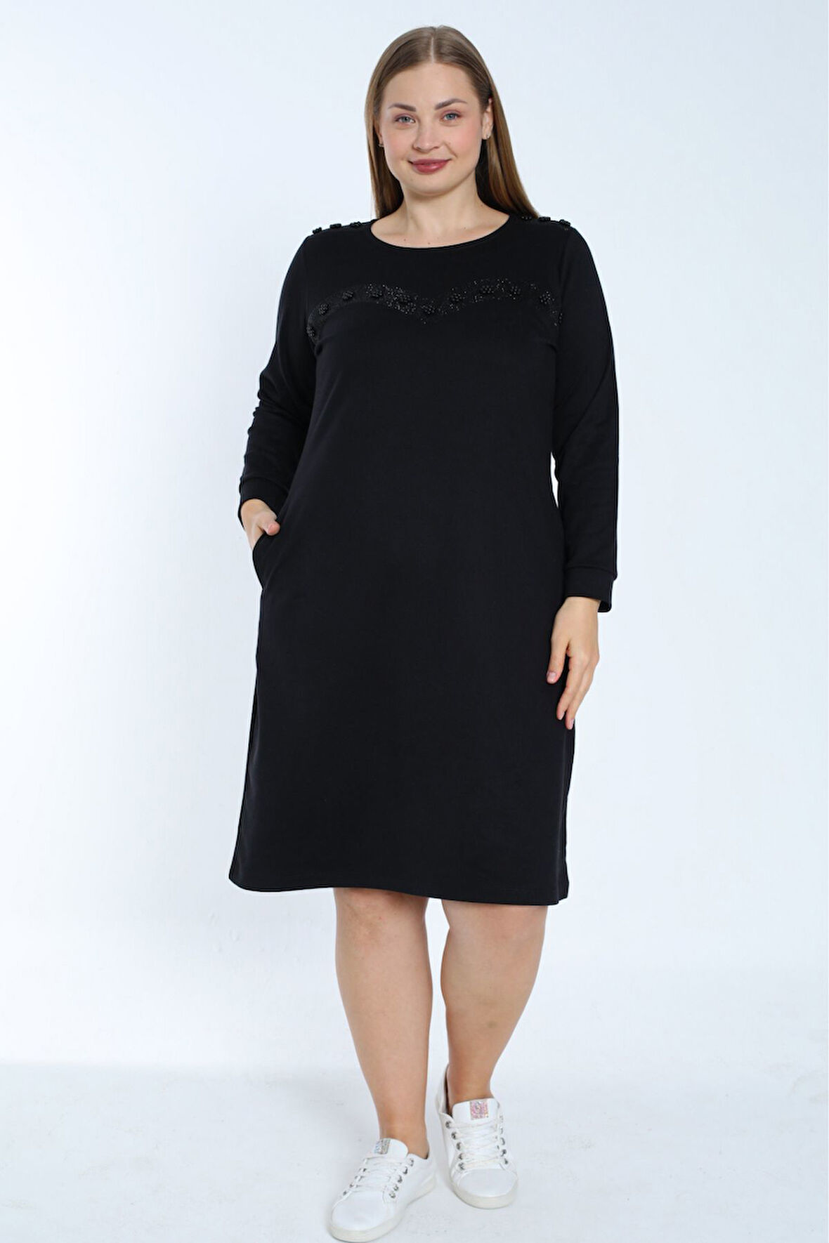 Kadın siyah büyük beden uzun kollu taş detaylı cepli pamuklu elbise