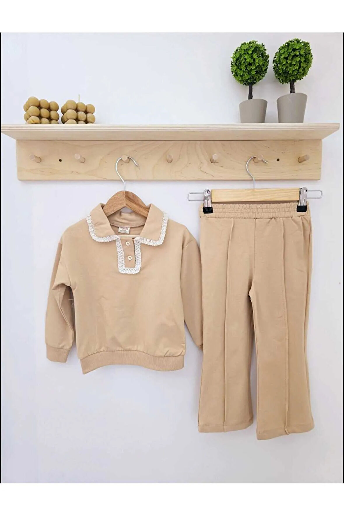 Dantel Yakalı Kız Takım