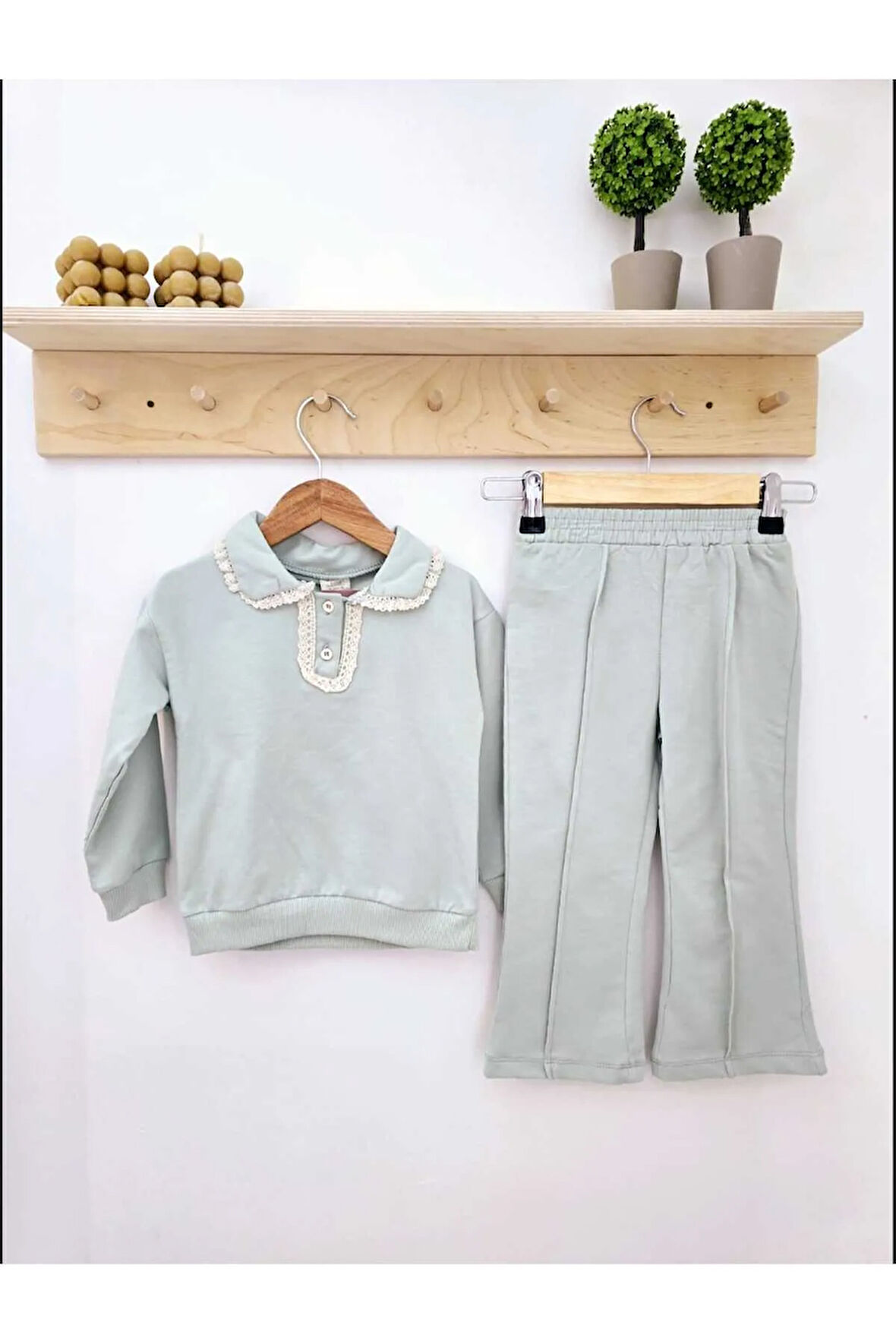 Dantel Yakalı Kız Takım