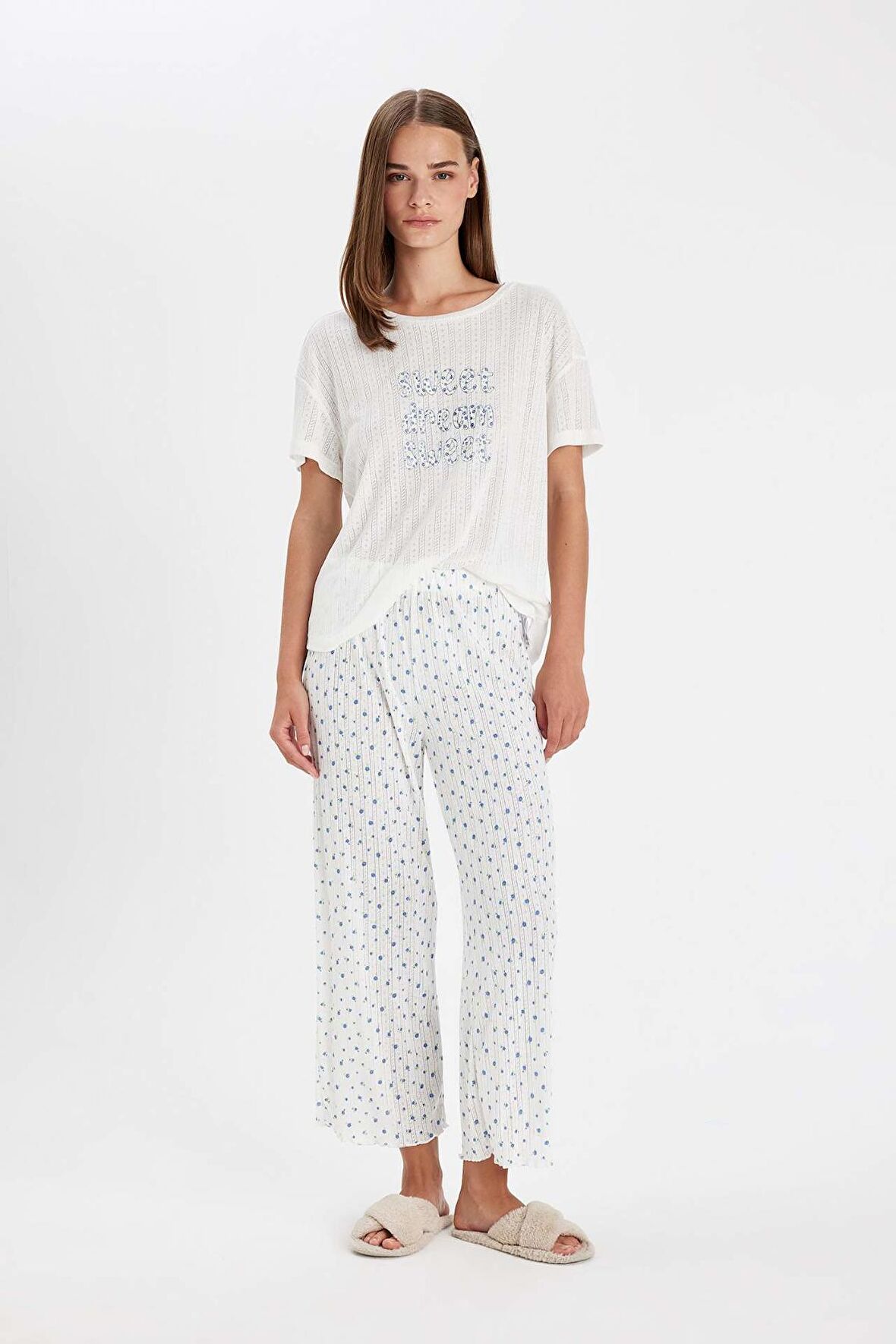 DeFacto Pijama Takımı Regular Fit Baskılı Kısa Kollu Üst Uzun Altı-Fall in Love C4992AX24HSER98