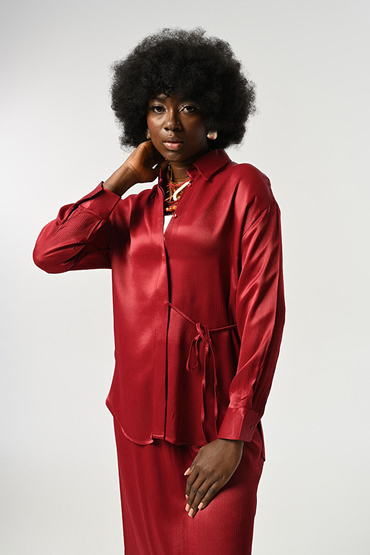 KADIN BELDEN BAĞLAMA DETAYLI DÜZ RENK GÖMLEK