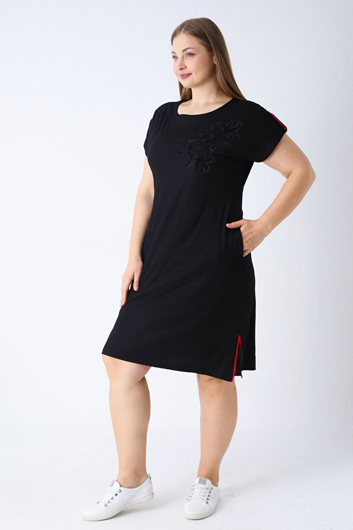 Kadın Siyah Kısa Kollu Cepli Biye Ve Nakış Detaylı Likralı Büyük Beden Elbise