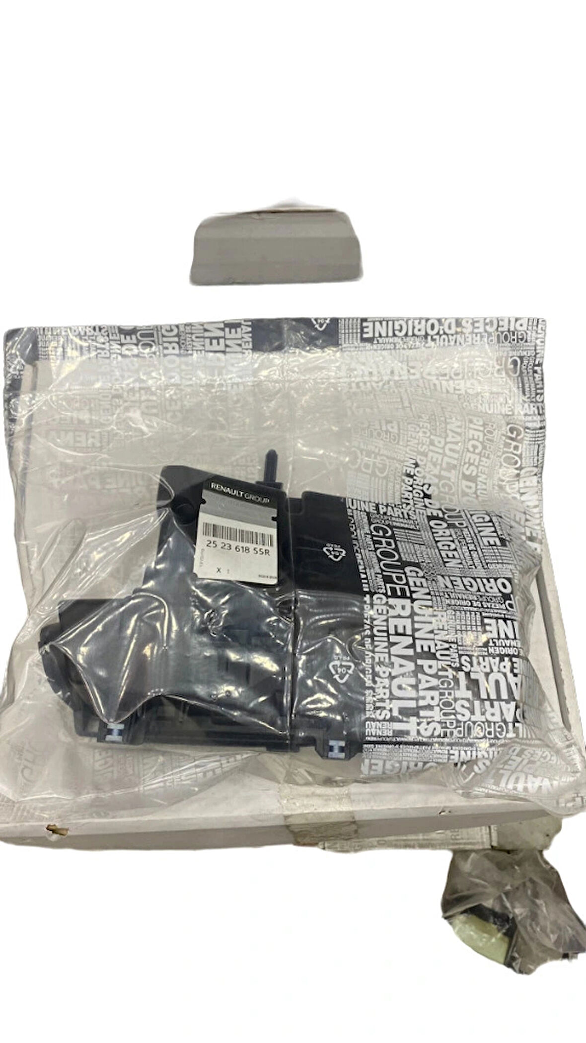 Sigorta Kutusu Alt Kapağı Renault Megane 4 Talisman 252361855R MAİS