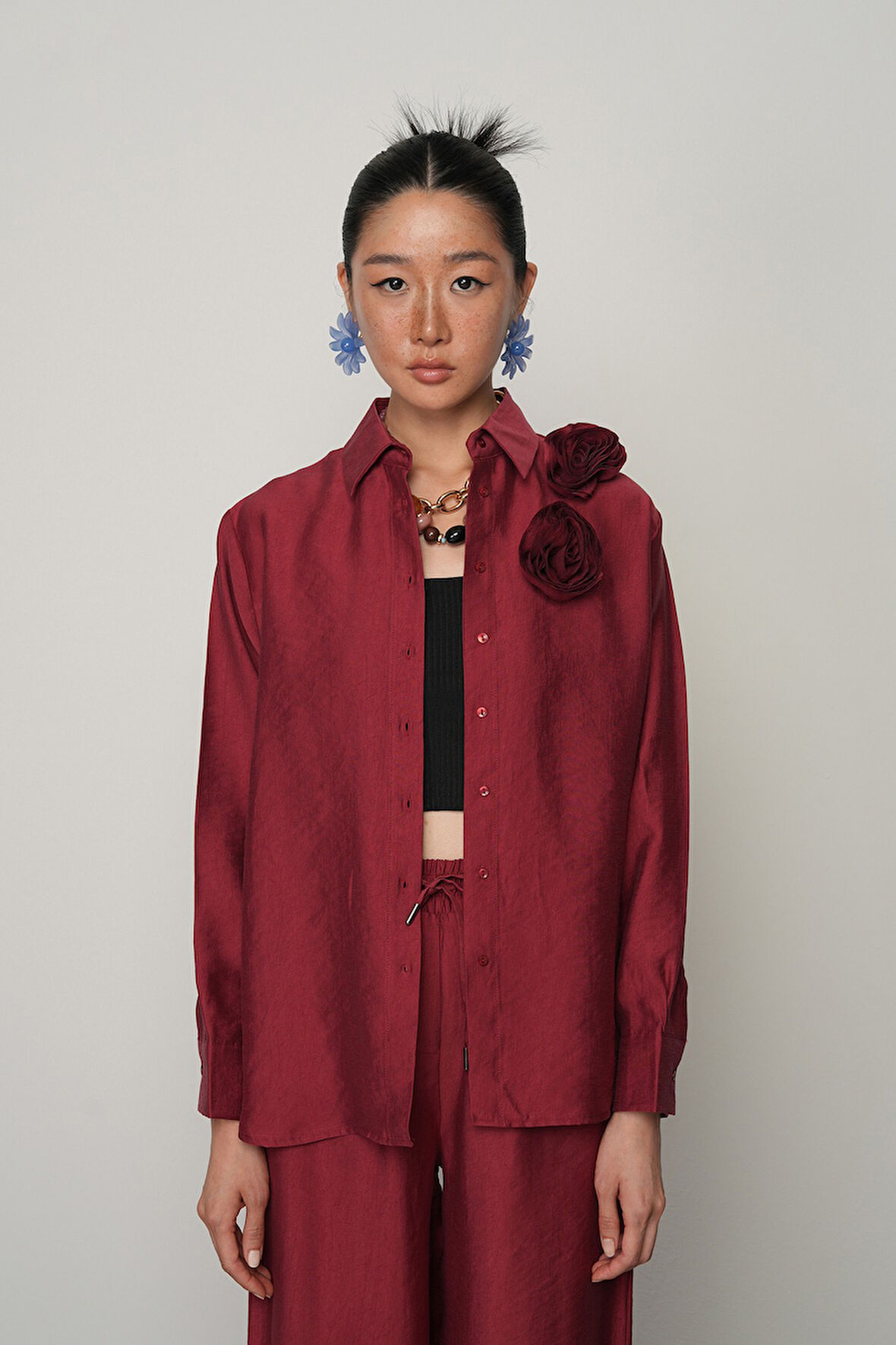 Kadın Önü Çift Gül İşlemeli Düz Renk Gömlek