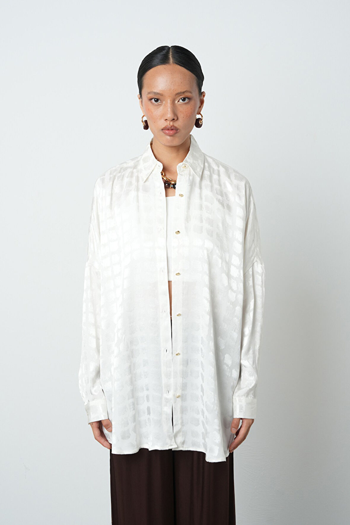 Kadın Ekru Renk Desenli Oversize Kesim Gömlek