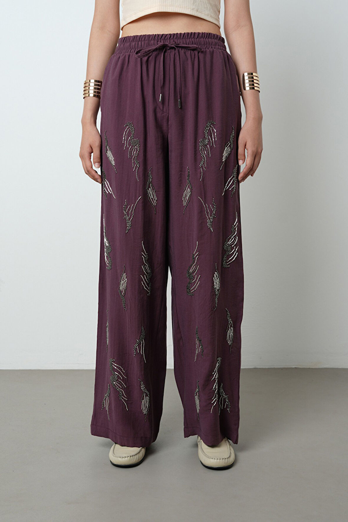 Kadın Önü Taş İşlemeli Düz Renk Beli Lastikli Bol Paça Pantolon