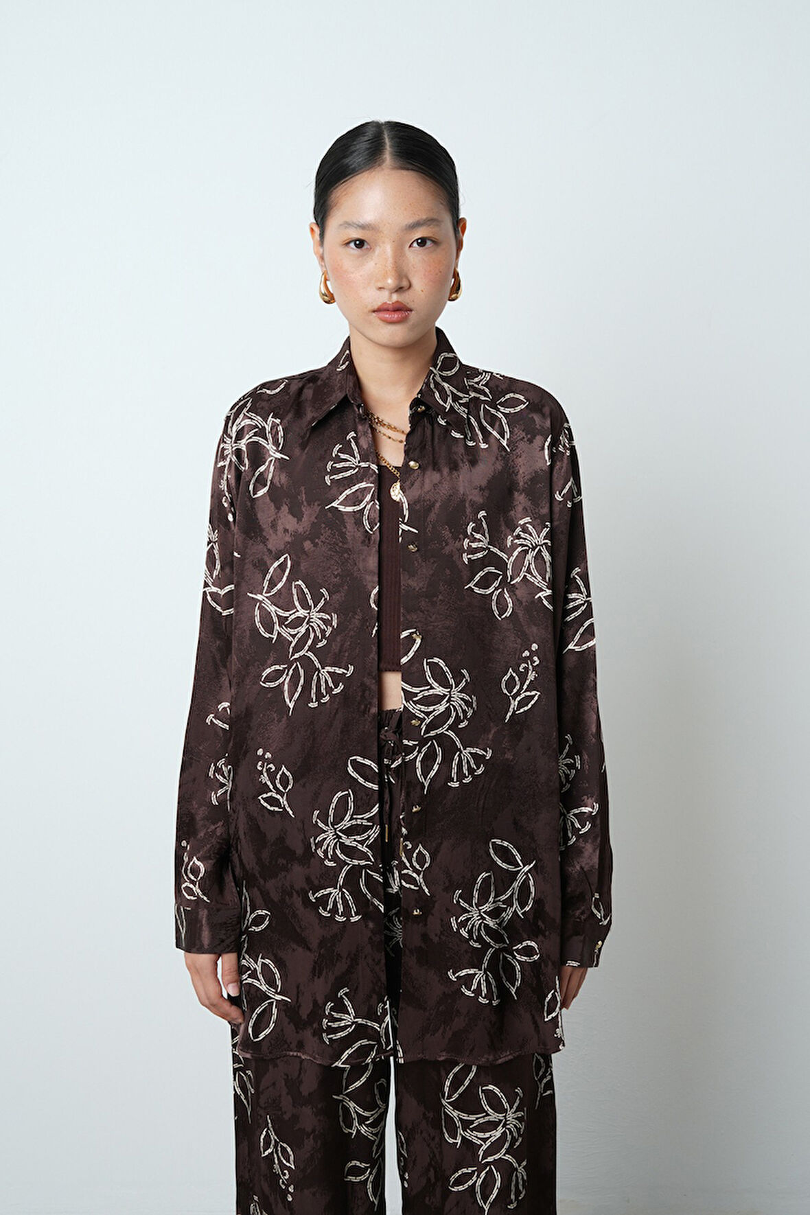 Kadın Çiçek Desenli Kahverengi Oversize Kesim Gömlek