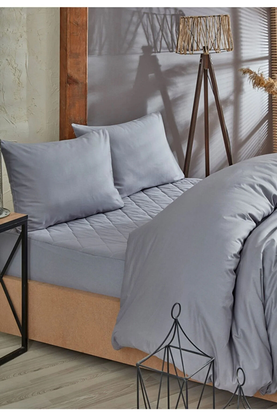 Gri Sıvı Geçirmez Kapitone Alez ve Nevresim Set %100 Pamuk 8 Ebat